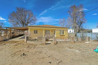 1101 Pear Drive SW, Albuquerque, NM 87105