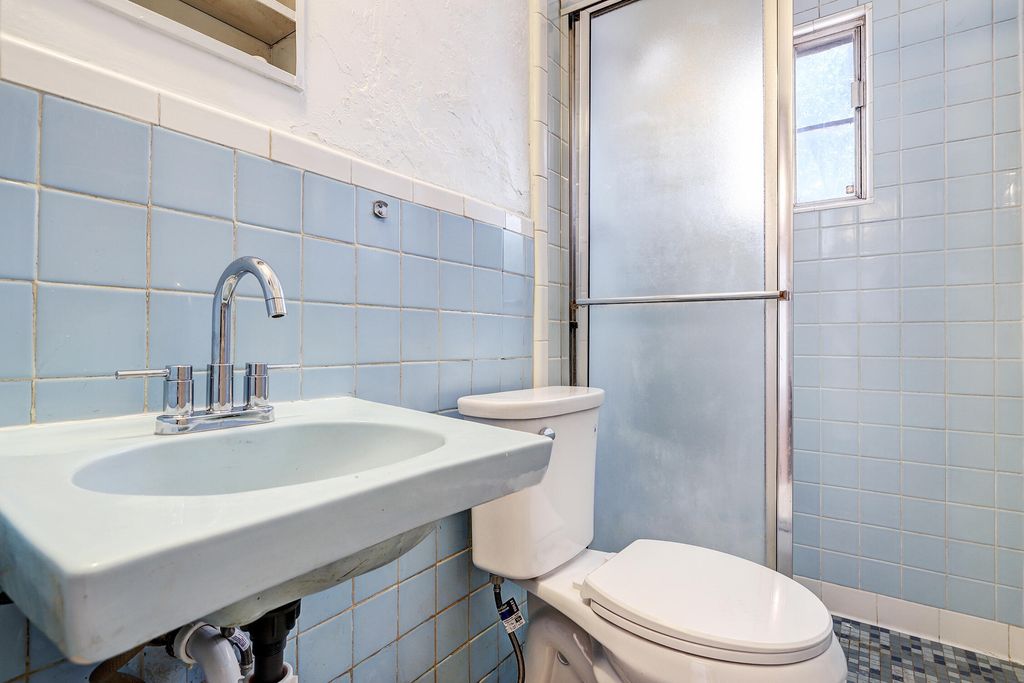 Image 18 of property listing at 1101 Pear Drive SW, Albuquerque, NM 87105