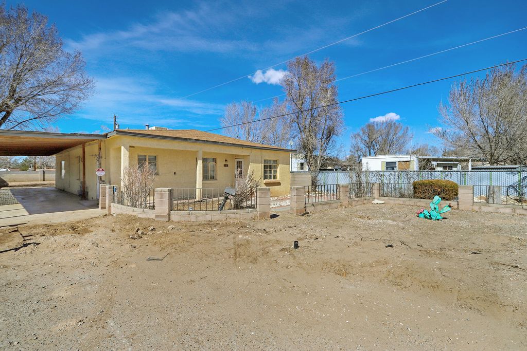 Image 2 of property listing at 1101 Pear Drive SW, Albuquerque, NM 87105