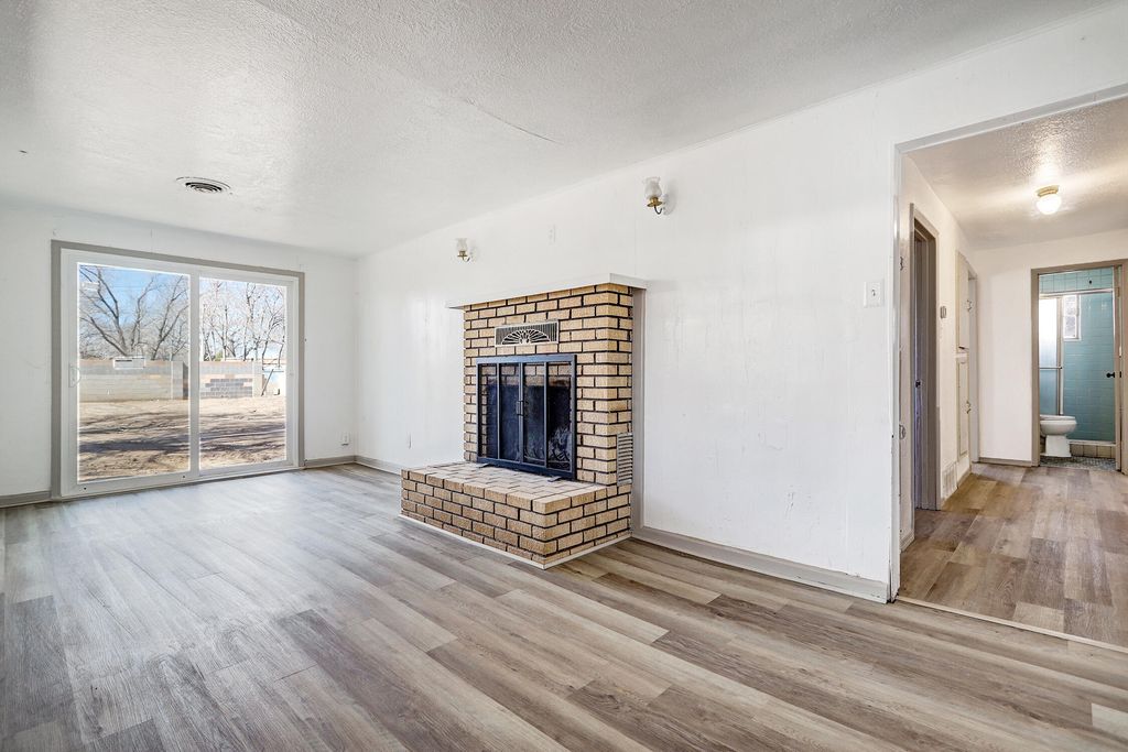 Image 23 of property listing at 1101 Pear Drive SW, Albuquerque, NM 87105