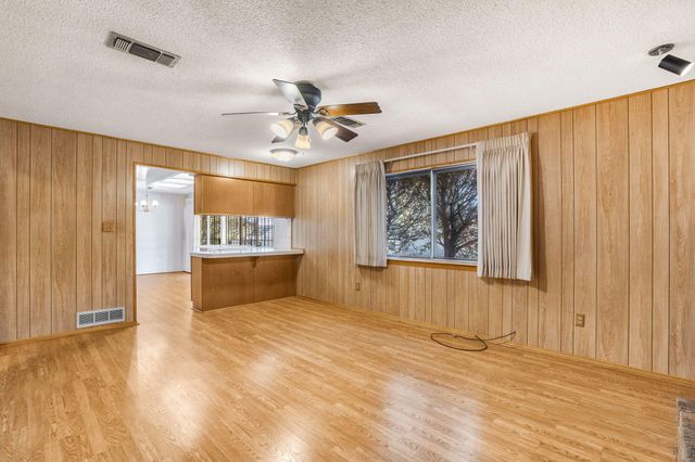 3737 Mount Rainier Drive NE, Albuquerque, NM 87111