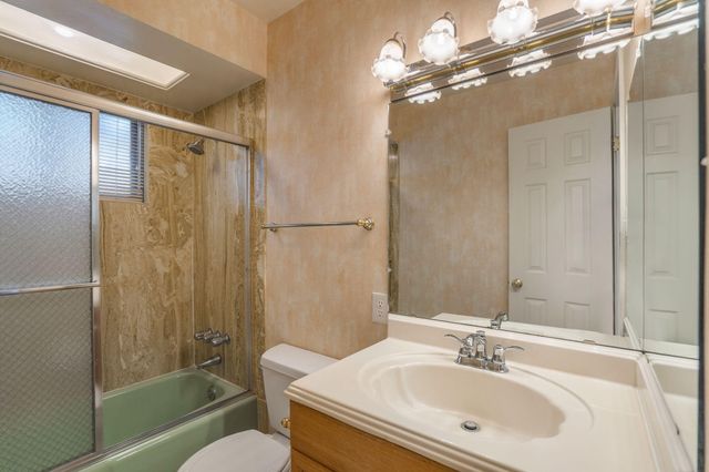 3737 Mount Rainier Drive NE, Albuquerque, NM 87111