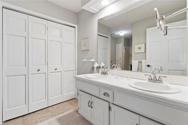 3011 Cedar Crest Drive B, Independence, MO 64057