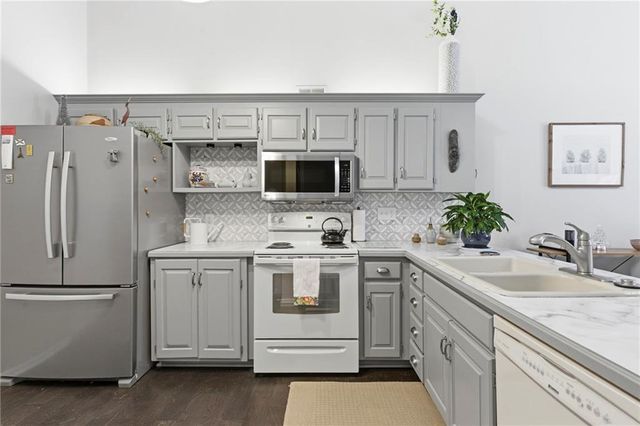 3011 Cedar Crest Drive B, Independence, MO 64057