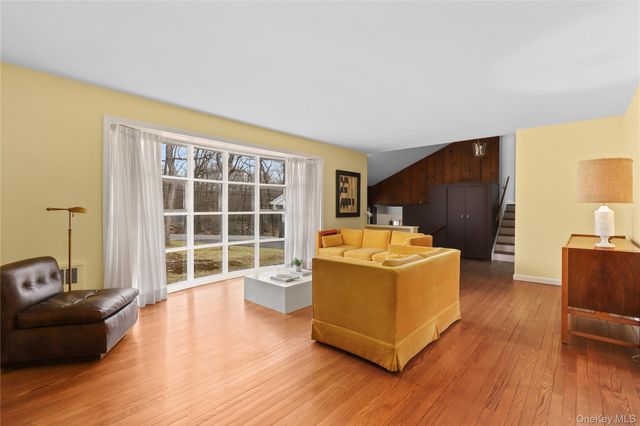15 Laurel Road, Pound Ridge, NY 10576