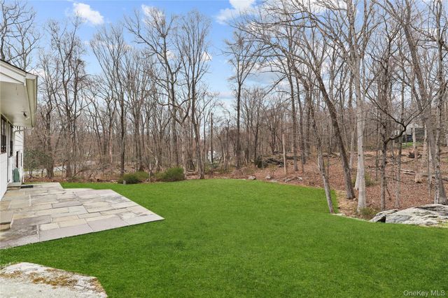 15 Laurel Road, Pound Ridge, NY 10576