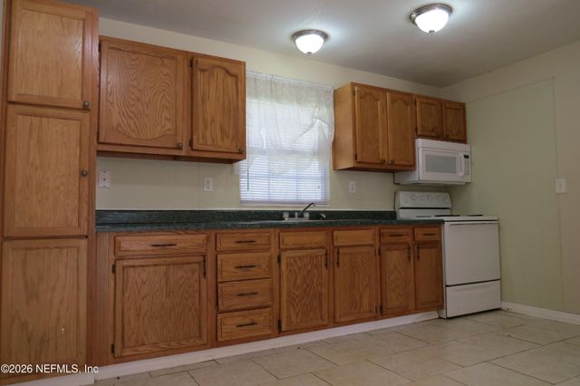 1717 LINDSEY Road, Jacksonville, FL 32221