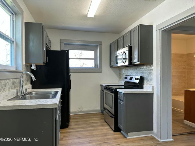1717 LINDSEY Road, Jacksonville, FL 32221