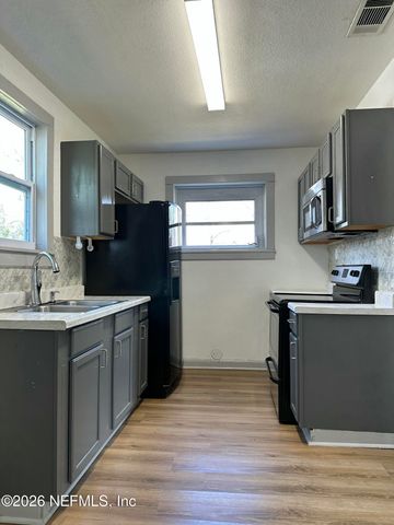 1717 LINDSEY Road, Jacksonville, FL 32221