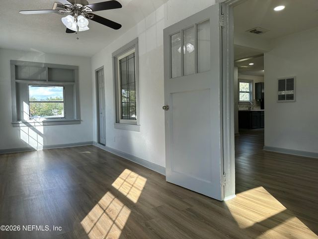 1717 LINDSEY Road, Jacksonville, FL 32221