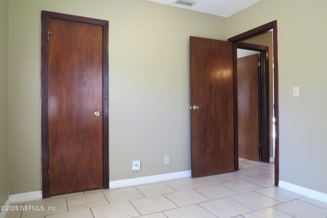 1717 LINDSEY Road, Jacksonville, FL 32221