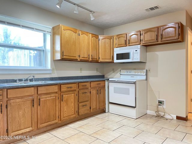 1717 LINDSEY Road, Jacksonville, FL 32221