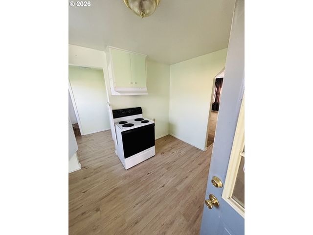 3800 E St, Springfield, OR 97478