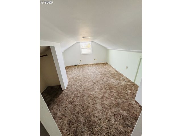 3800 E St, Springfield, OR 97478