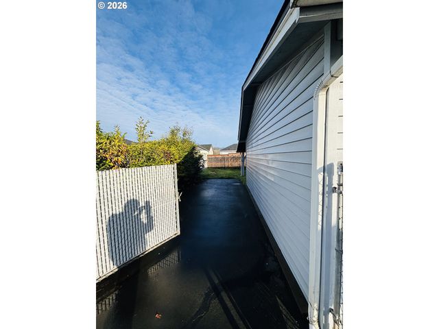 3800 E St, Springfield, OR 97478