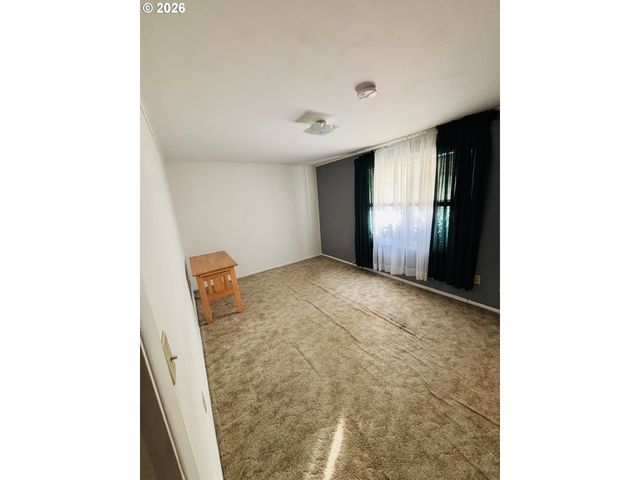 3800 E St, Springfield, OR 97478