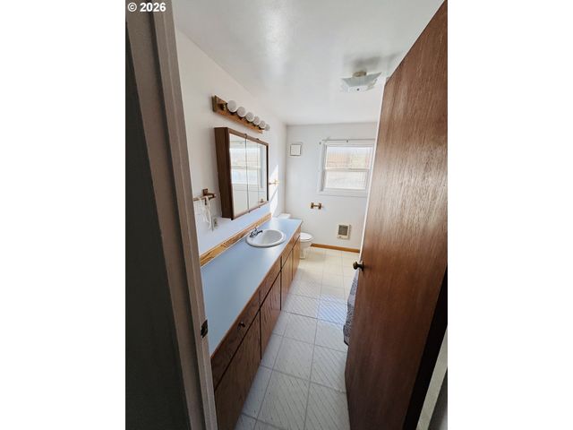 3800 E St, Springfield, OR 97478