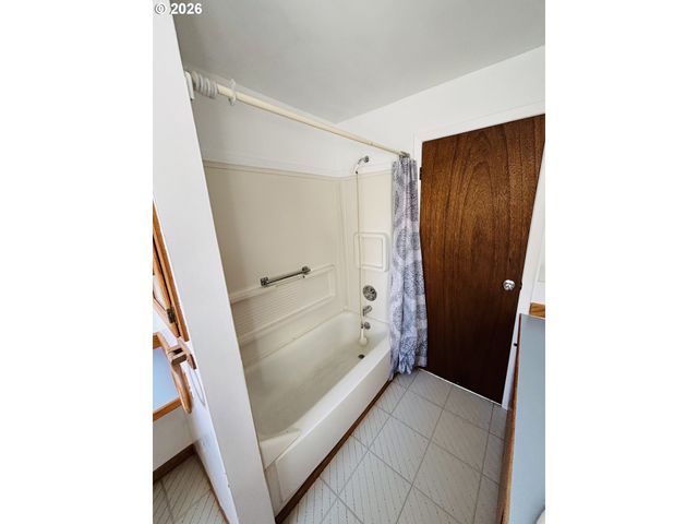 3800 E St, Springfield, OR 97478