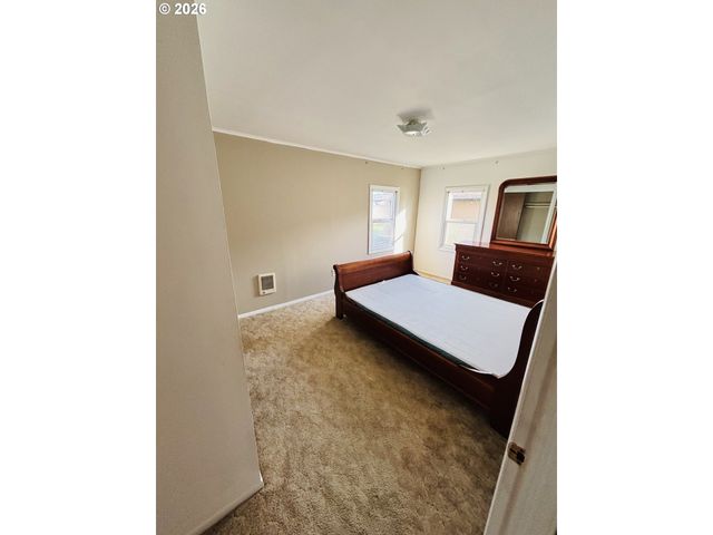 3800 E St, Springfield, OR 97478