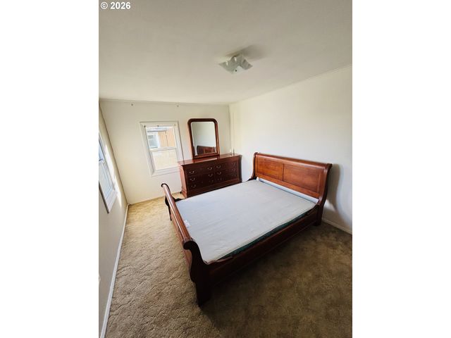 3800 E St, Springfield, OR 97478