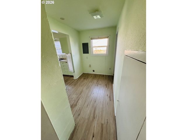 3800 E St, Springfield, OR 97478