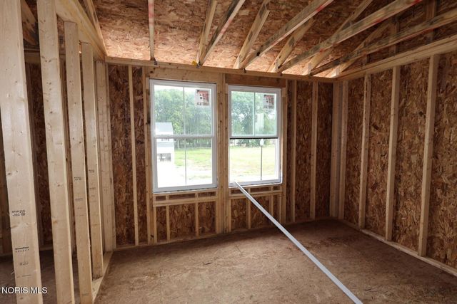 2140 Ellen Drive, Holland, OH 43528