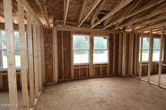 2140 Ellen Drive, Holland, OH 43528