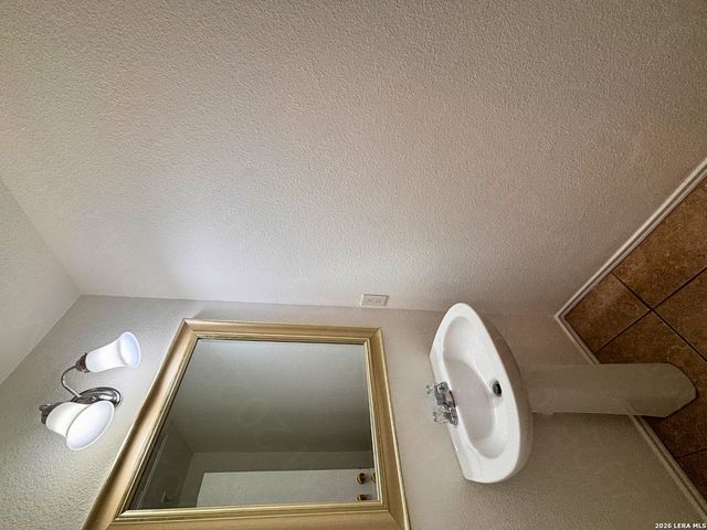 8031 Ferndale Oaks, San Antonio, TX 78249