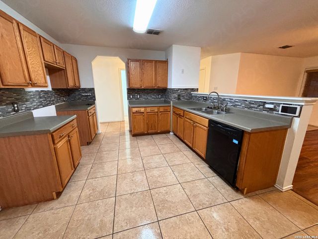 8031 Ferndale Oaks, San Antonio, TX 78249