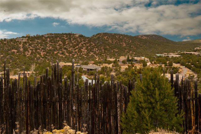 870 Paseo de Don Carlos, Santa Fe, NM 87501