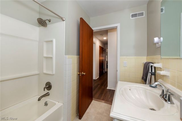 131 Edgewood Drive, Berea, OH 44017