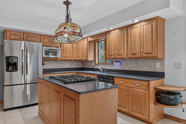 7107 Pine Lake Road, Fort Wayne, IN 46814