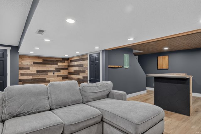 7107 Pine Lake Road, Fort Wayne, IN 46814