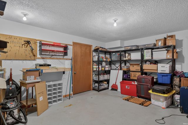 7107 Pine Lake Road, Fort Wayne, IN 46814