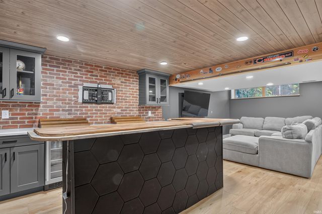 7107 Pine Lake Road, Fort Wayne, IN 46814