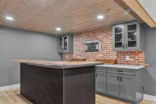 7107 Pine Lake Road, Fort Wayne, IN 46814