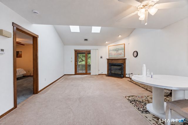 4 Winchester Court, Farmington, CT 06032