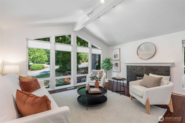 300 Mt. Pilchuck Avenue SW, Issaquah, WA 98027