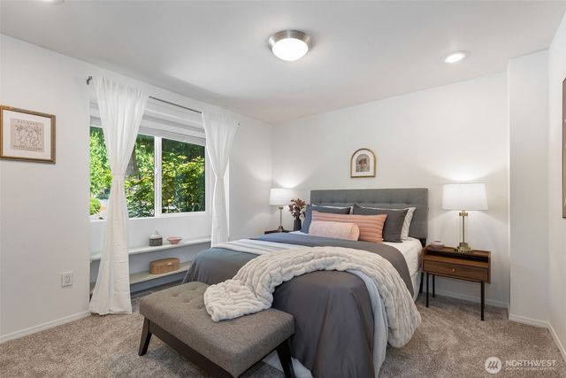 300 Mt. Pilchuck Avenue SW, Issaquah, WA 98027