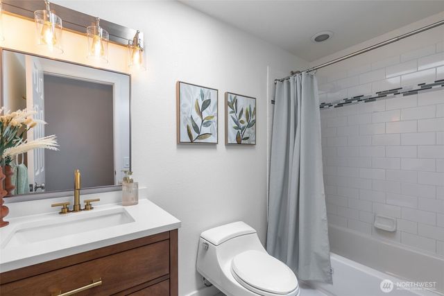 300 Mt. Pilchuck Avenue SW, Issaquah, WA 98027