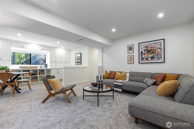 300 Mt. Pilchuck Avenue SW, Issaquah, WA 98027
