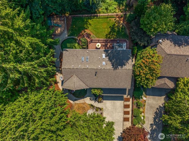 300 Mt. Pilchuck Avenue SW, Issaquah, WA 98027