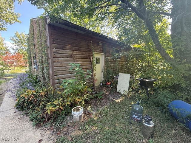 9128 Elm Street, Kirtland, OH 44094