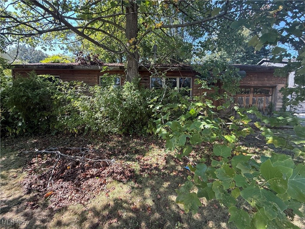 9128 Elm Street, Kirtland, OH 44094