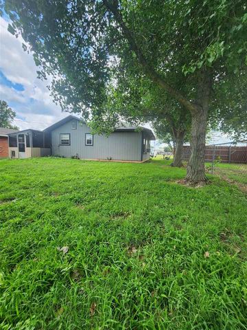 407 W Tenneppee, Fletcher, OK 73541