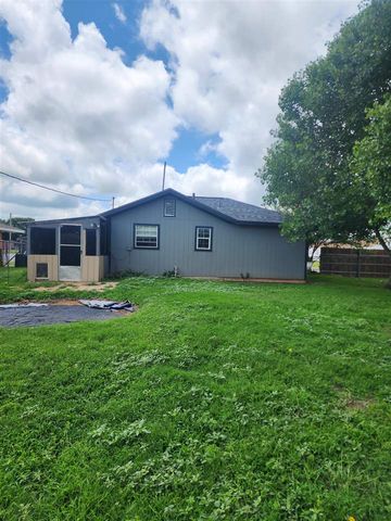 407 W Tenneppee, Fletcher, OK 73541