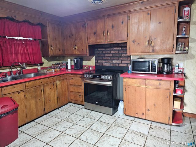 849 Wintergreen Avenue, Hamden, CT 06514
