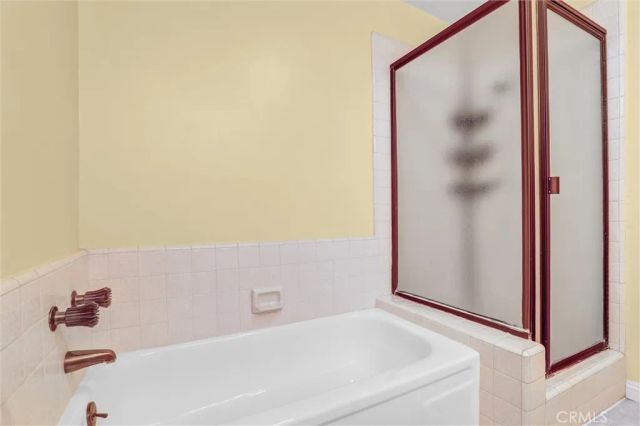 18242 Burbank Boulevard 8, Tarzana, CA 91356