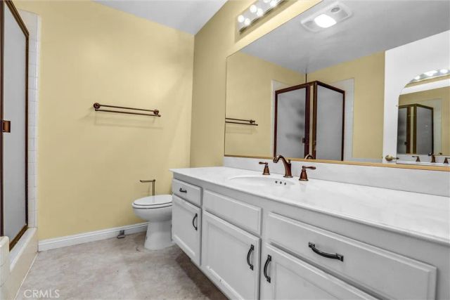 18242 Burbank Boulevard 8, Tarzana, CA 91356