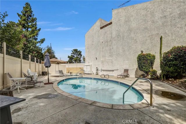 18242 Burbank Boulevard 8, Tarzana, CA 91356